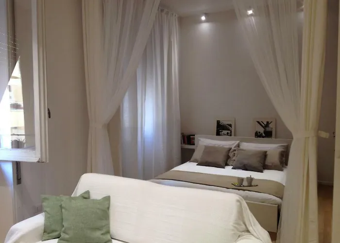 White In San Giovanni Bed and Breakfast 4*